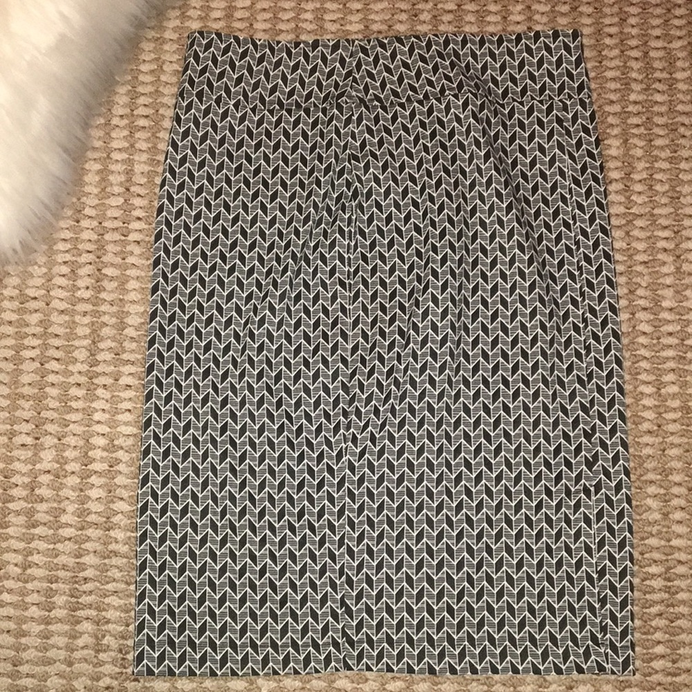 4 for $25 Long Black & White stretch pencil skirt